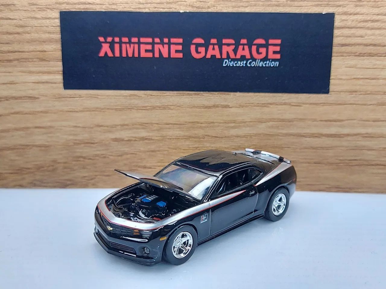 Miniatura Camaro Autoworld 1:64 - Foto 3