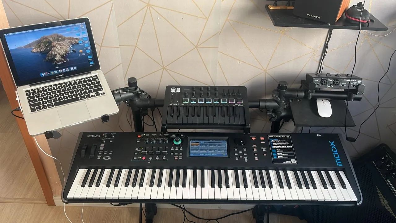 Teclado MODX7 - $ 8k 
