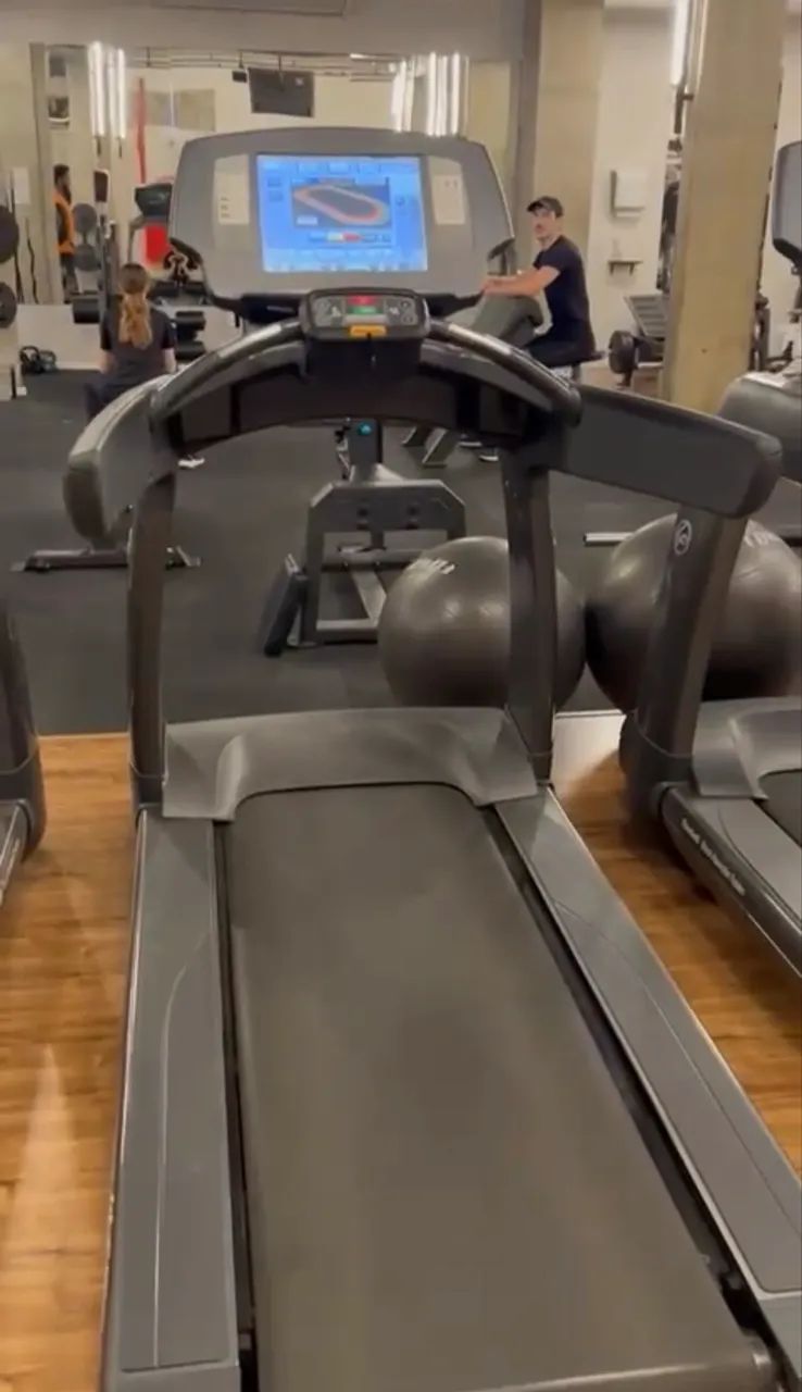 Esteira Profissional Life Fitness 95T Engage - Linha Comercial - Foto 6