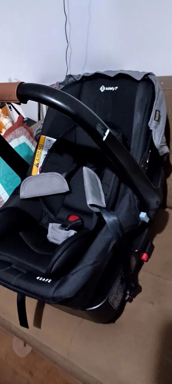 Bebê conforto com base Safety 1st com airbag
