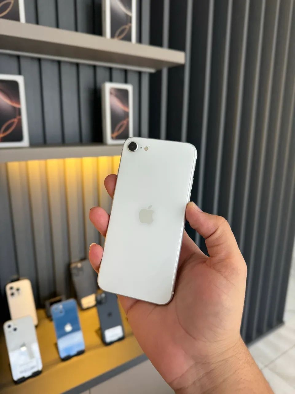 iPhone SE 64Gb sem biometria 