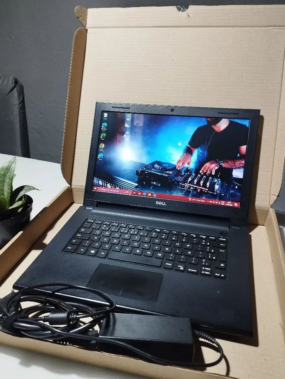 Notebook Dell Intel Core i3 + placa de vídeo integrada + SSD + Windows 10 + Office. - Foto 3