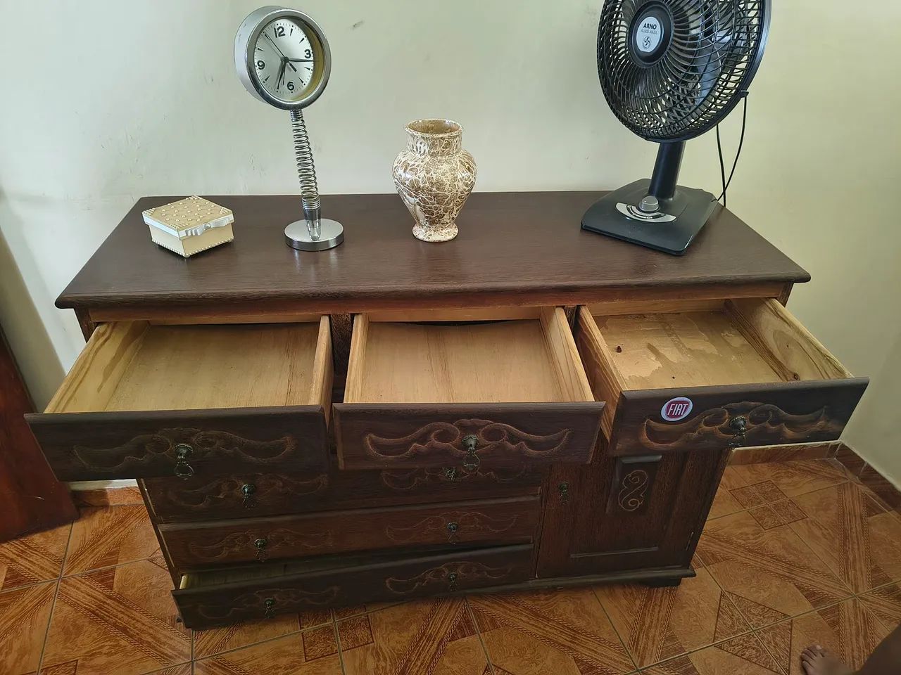 Cômoda de Sucupira 