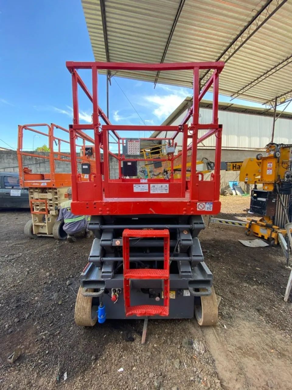 Plataforma elevatória tesoura SJIII4626, seminova, ano 2013, toda operacional - Foto 3