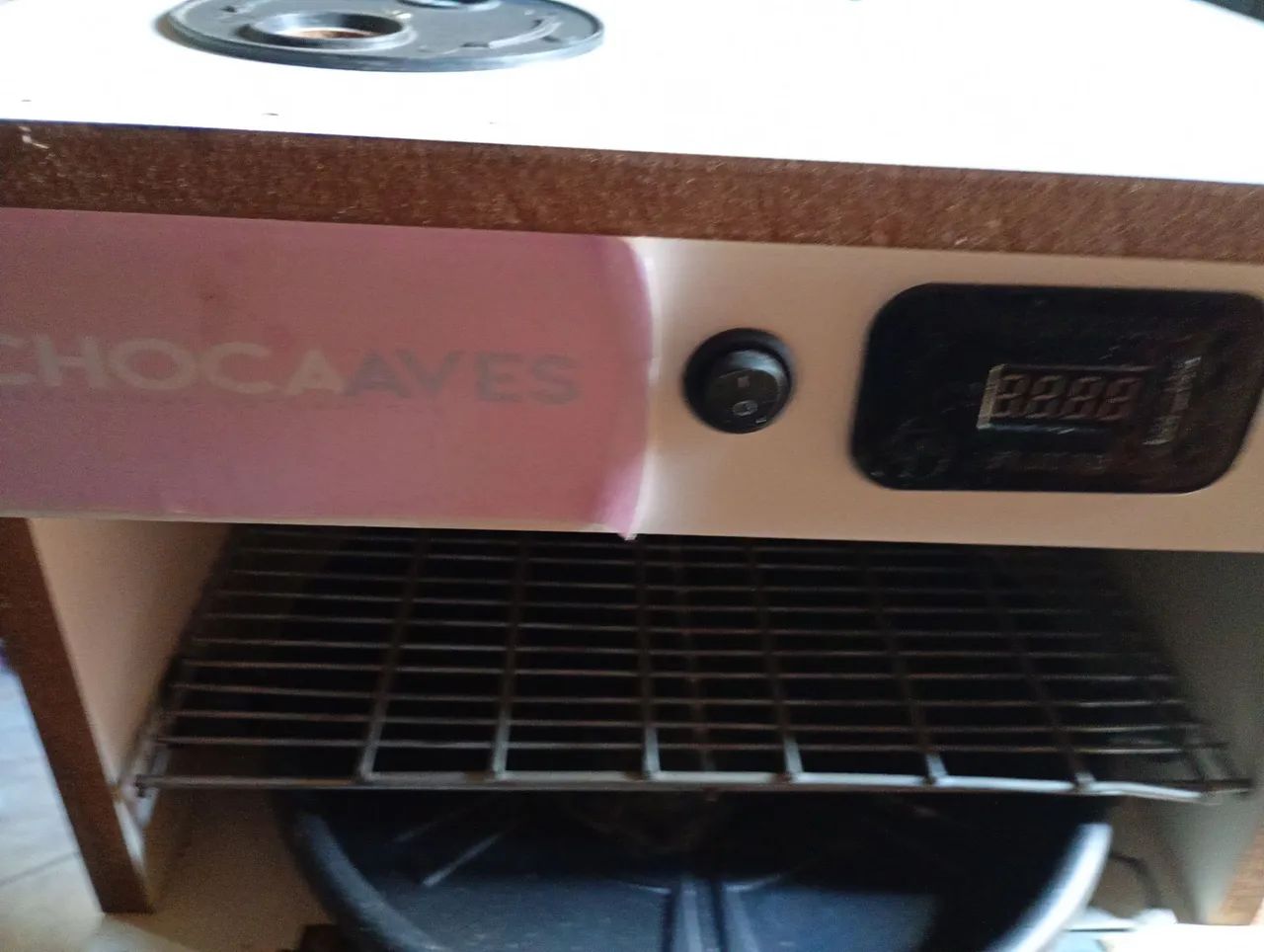 Chocadeira automática com ovoscópio ,para 70 ovos de codornas - Foto 4