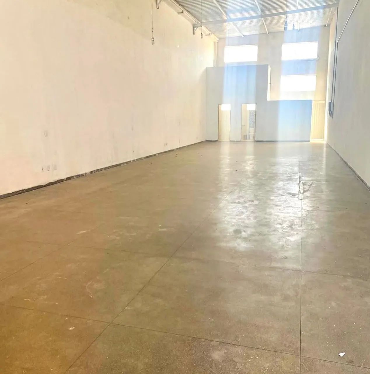 Alugo galpão com 245m² próximo ao Posto Alvorada - Foto 4