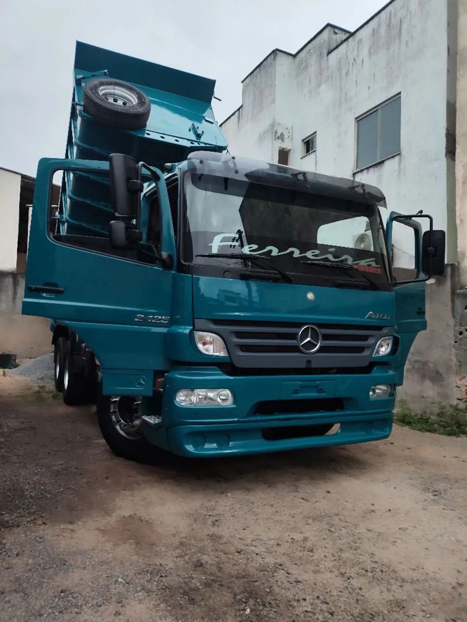 Atego 2425 2010 baixo km