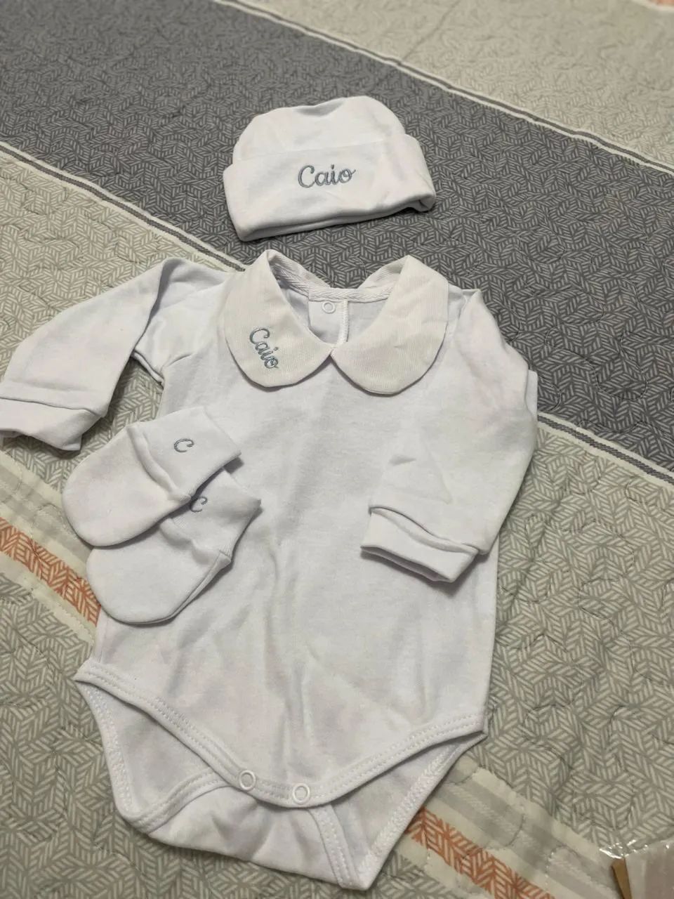 Kit berço maternidade azul bebê com nome CAIO  - Foto 3