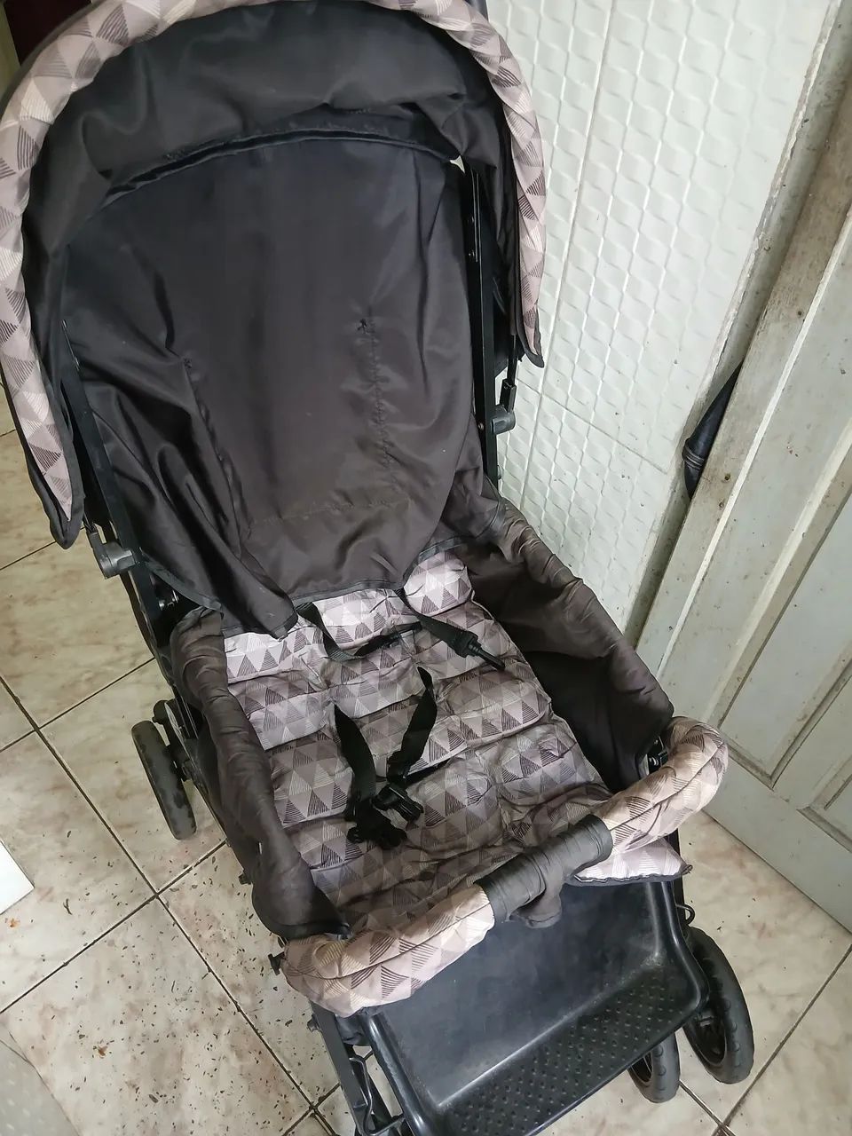 Carrinho de bebê.  Stillo