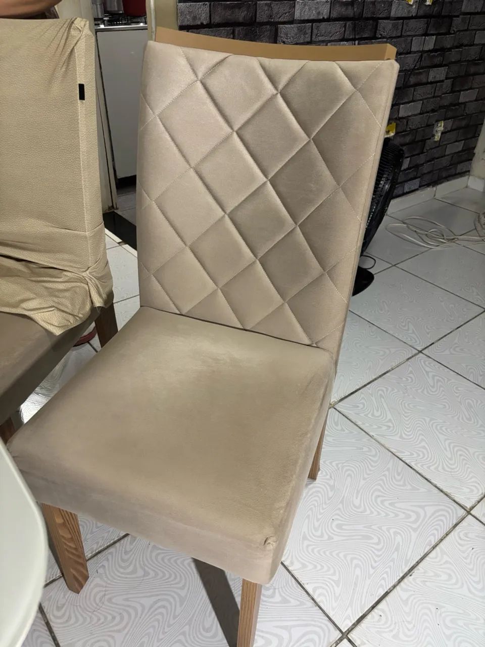 Mesa com quatro cadeiras em perfeito estado  - Foto 3
