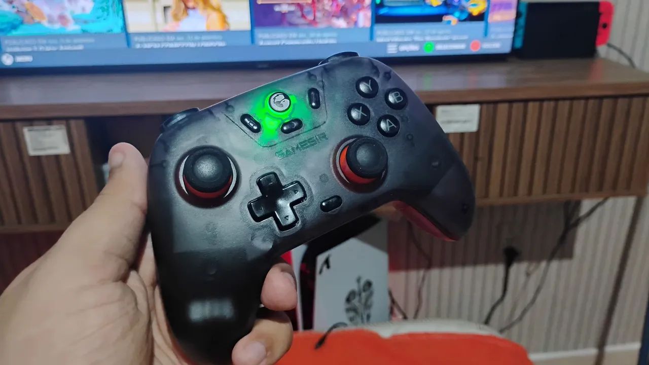 Gamesir T4 nova lite transparente.