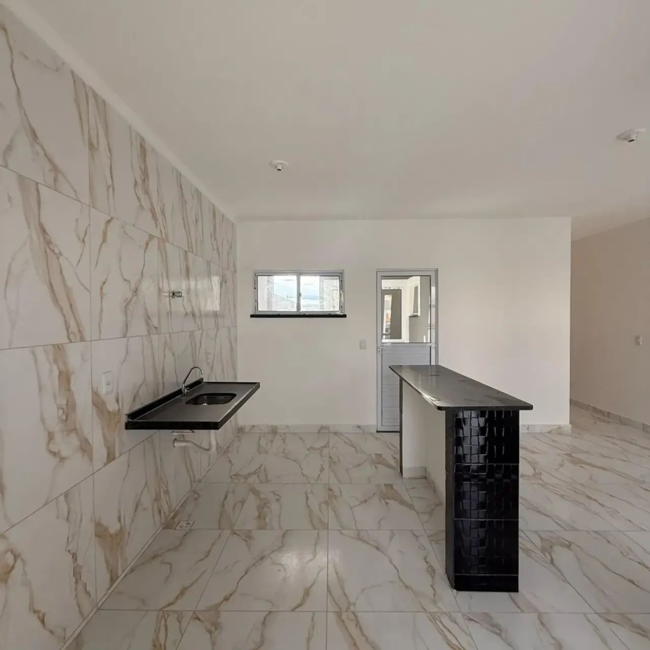 Oportunidadee casa com 2 Quartos | Quintal | 2 Vagas de Garagem - Foto 5