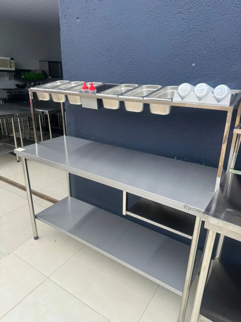 Mesa condimentadora c/ porta bisnagas 100% inox - Foto 2