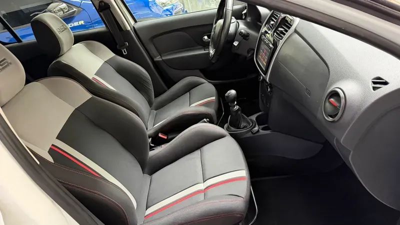 Renault Sandero Sport RS 2.0 Hi-power 16V 5P, foto 9 de 13