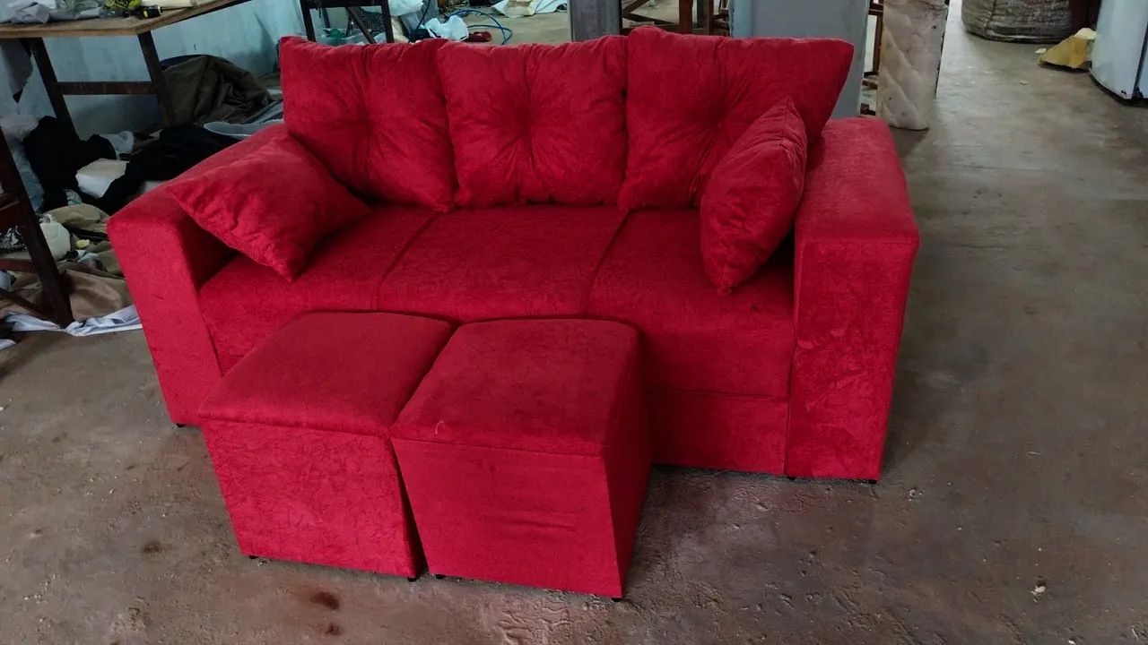 Super promoção sofá três lugares mais puffs novos e completos, várias cores  - Foto 4