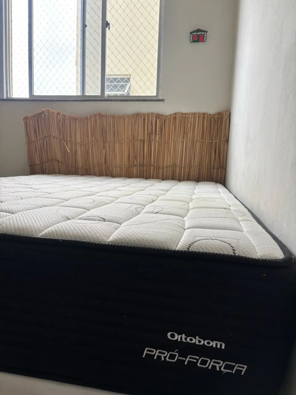 Cama queen estado impecável 