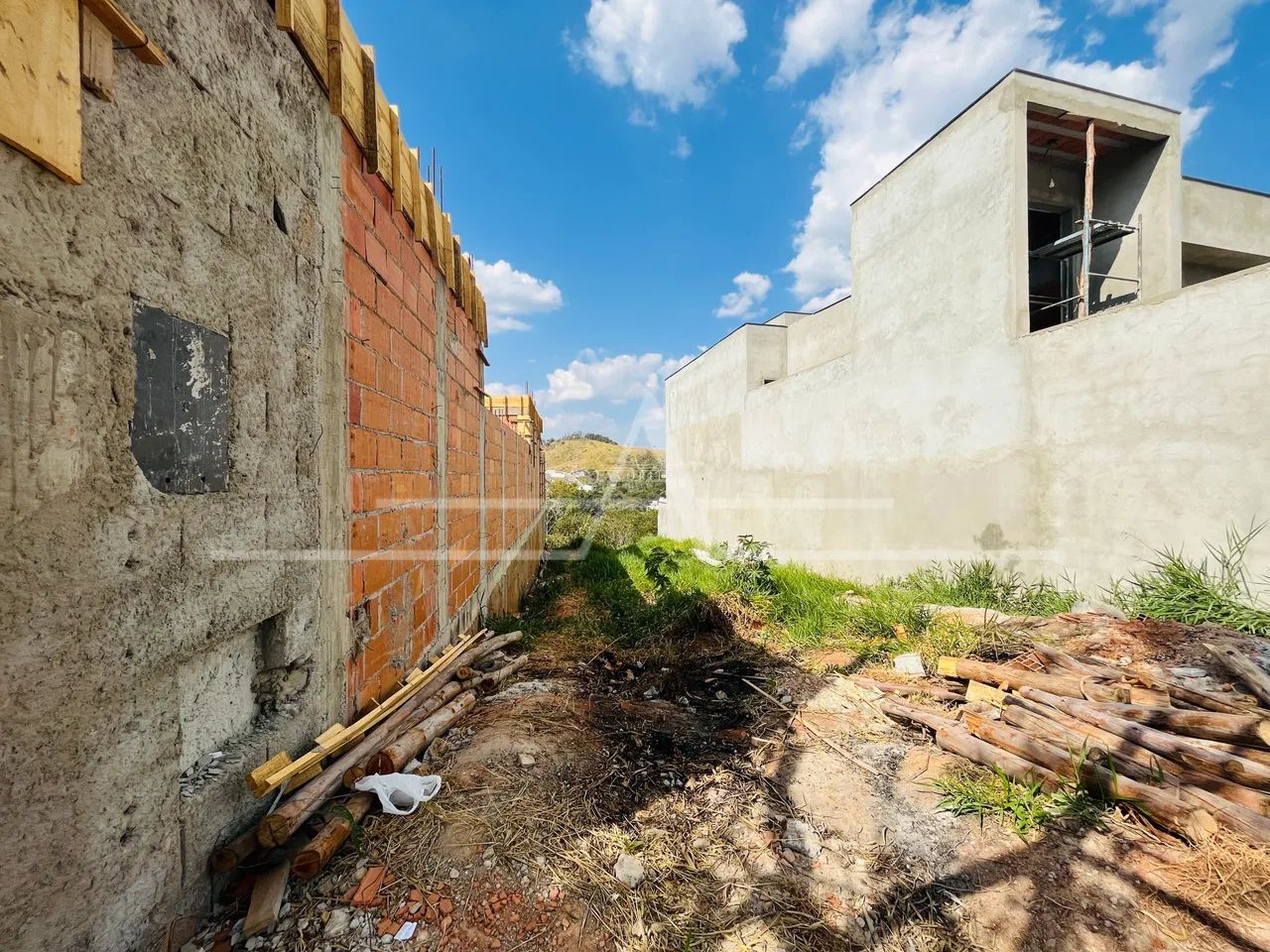 Lote no Villa Verde com leve declive e excelente localização - Foto 3