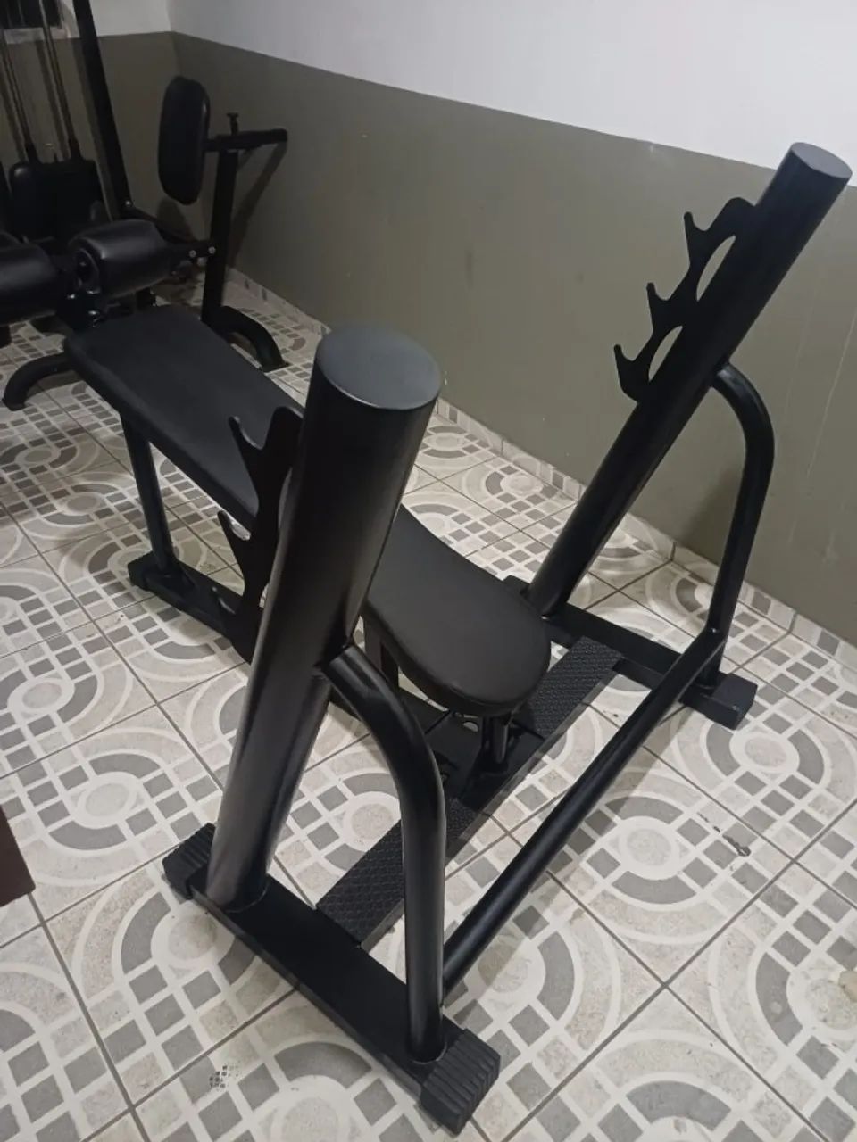 Supino tubular declinado canadense