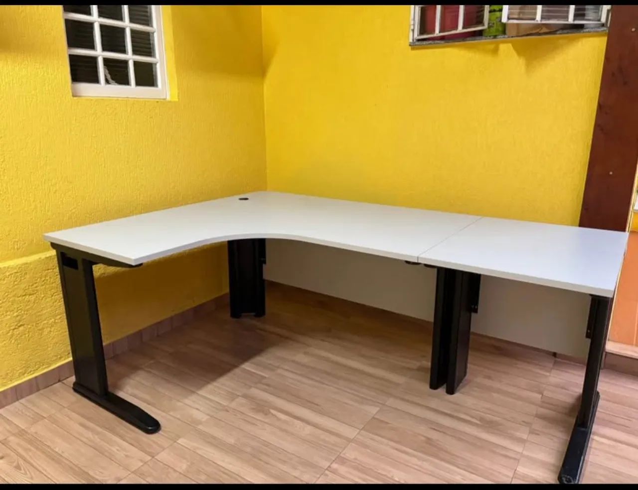 Mesa de escritório em ótimo estado