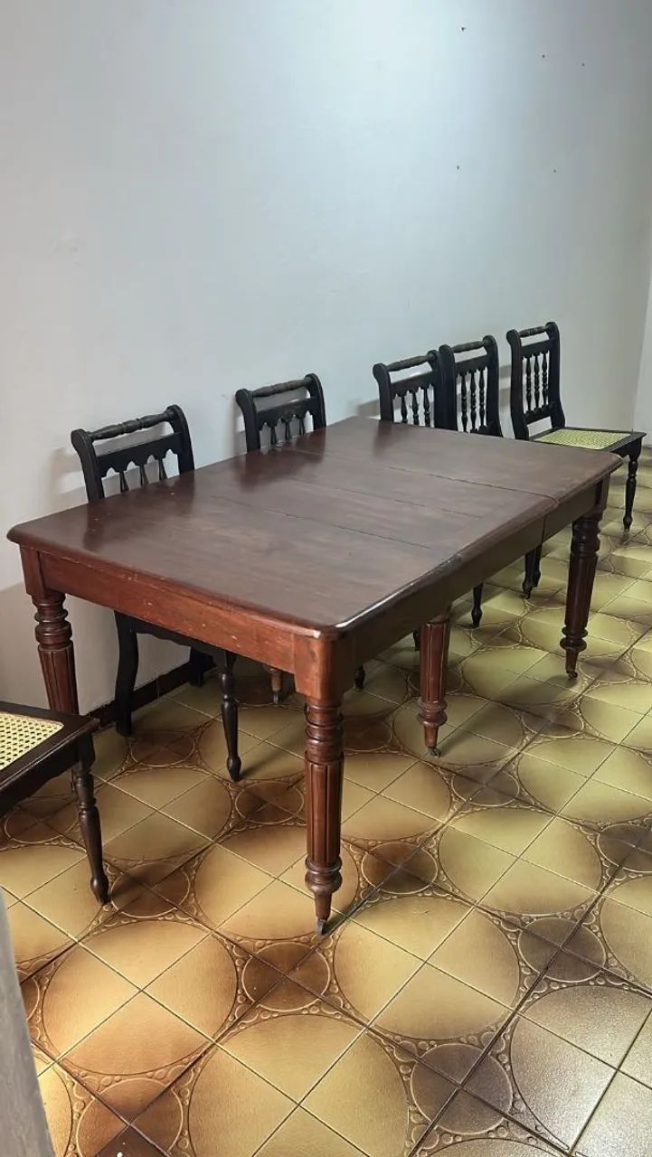Conjunto de 8 cadeiras e mesa - Foto 2