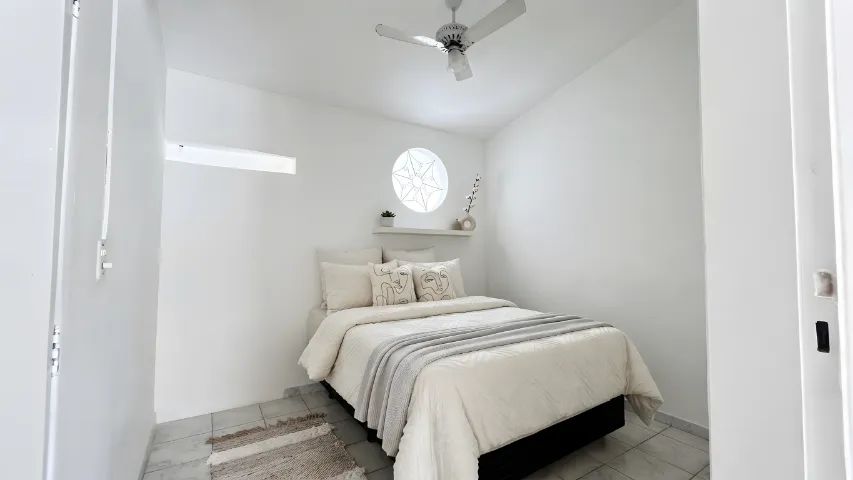 Ótimo apartamento com dois quartos no bairro do Cordeiro