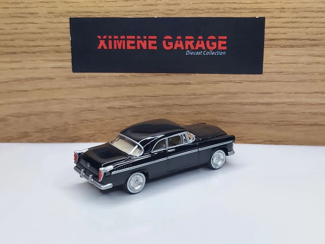 Chrysler 300 Johnny Lightning 1:64 - Foto 2