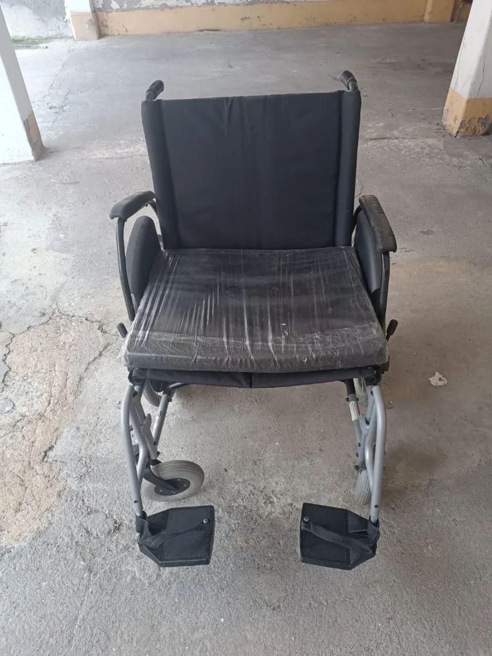 Cadeira de Rodas grande dobravel 150kg - Foto 4