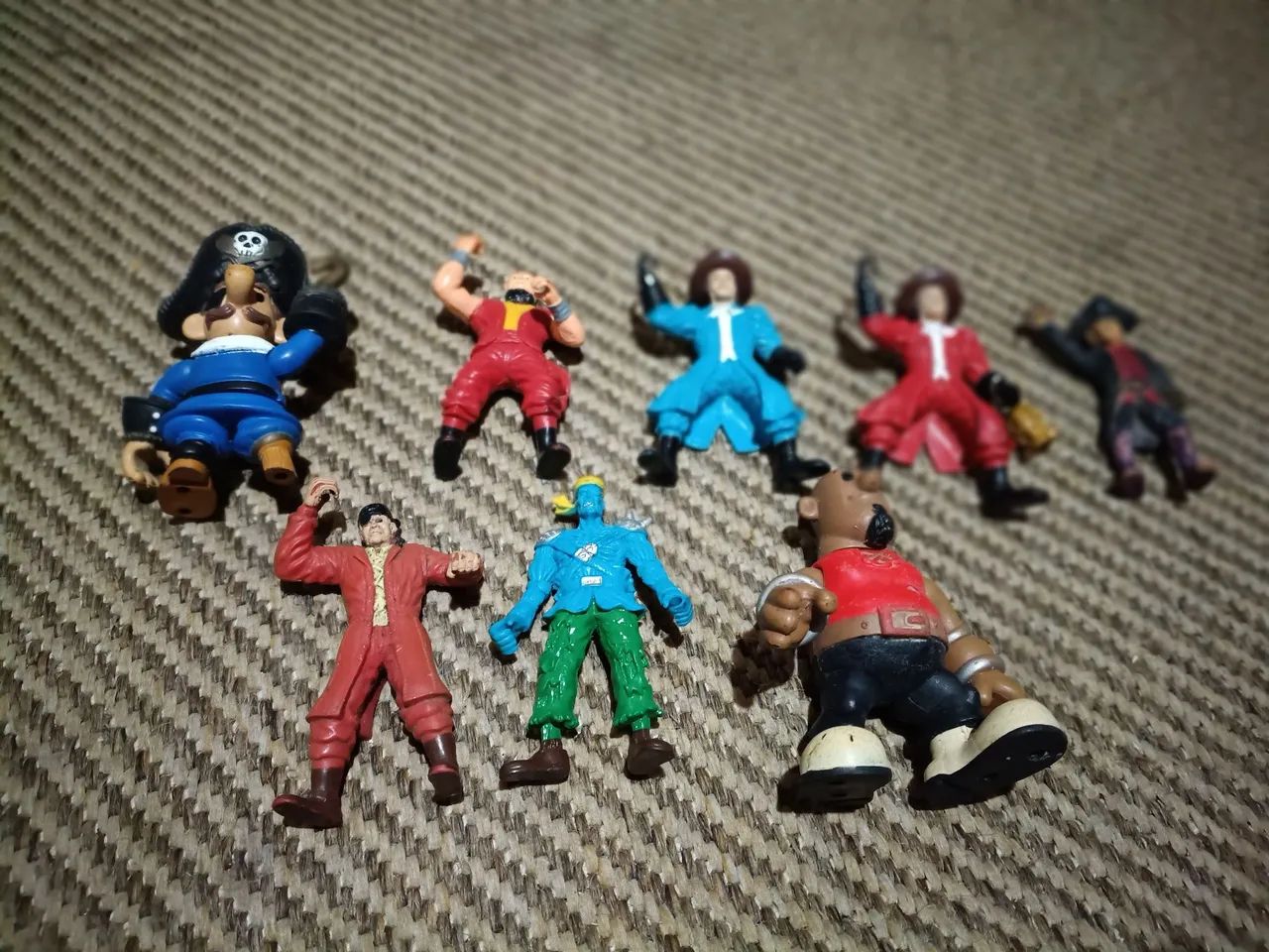 Piratas de brinquedo. Kit com 08 peças. - Foto 3