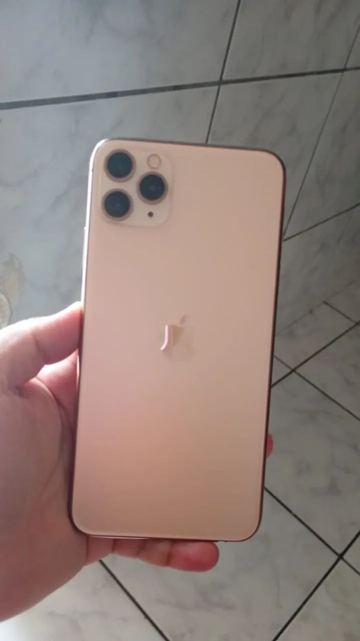 Vendo ou troco IPhone 11 Pro Max 