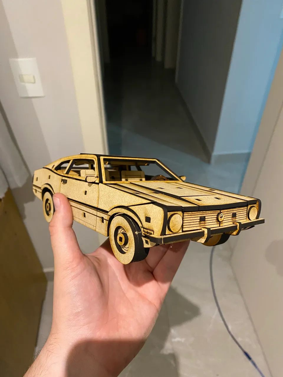 Ford Maverick miniatura em MDF