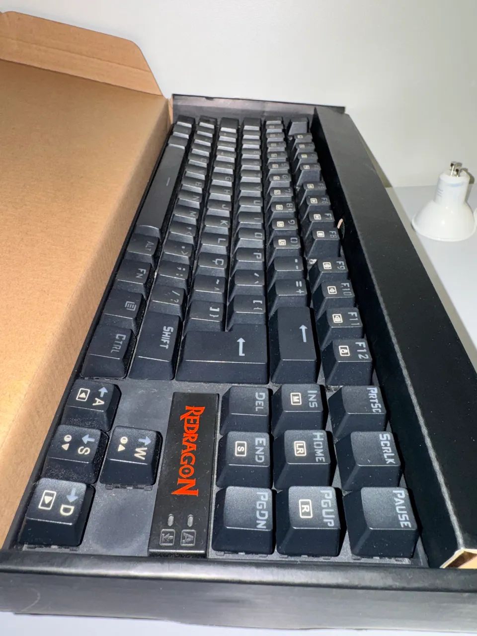 Teclado Redragon Kumara - De graça bem dizer - Foto 3