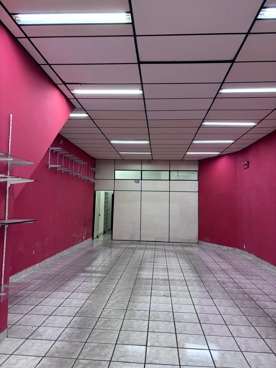 Loja na Rua Peirópolis, 7  100 m² - Foto 3