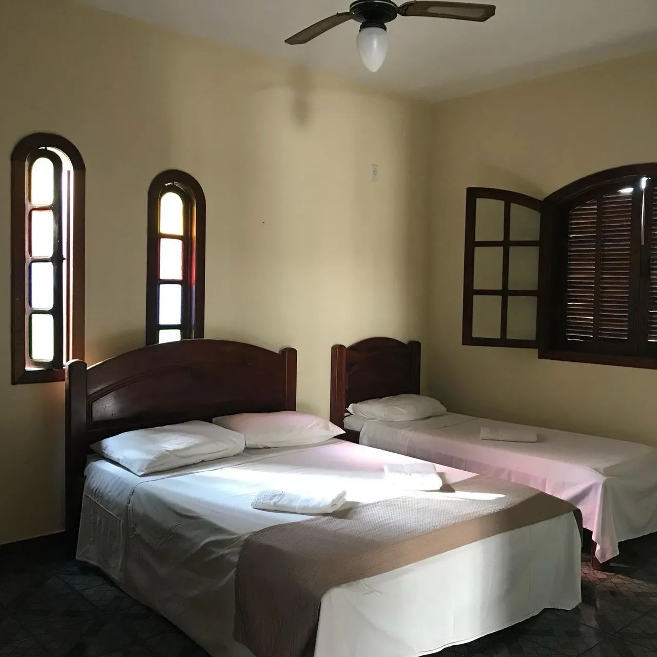Quarto em Iguaba grande com tv e frigobar  - Foto 3