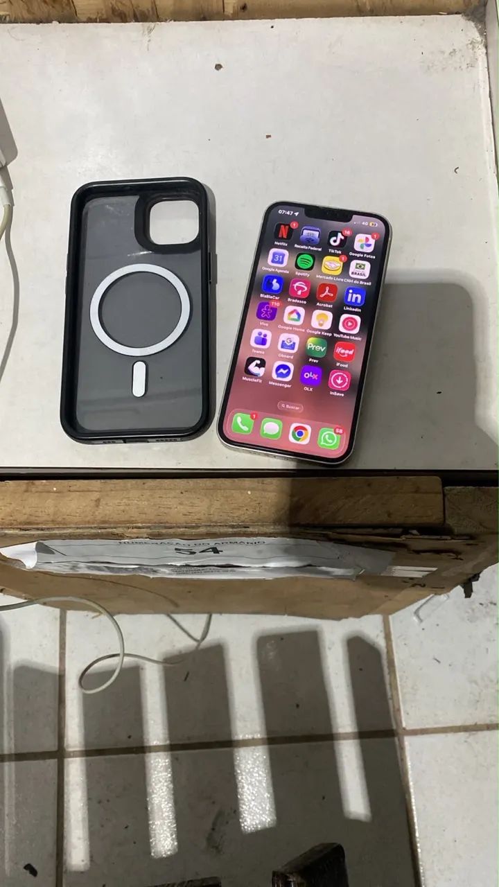 Vendo ou troco iPhone 13 de 256GB branco - Foto 4