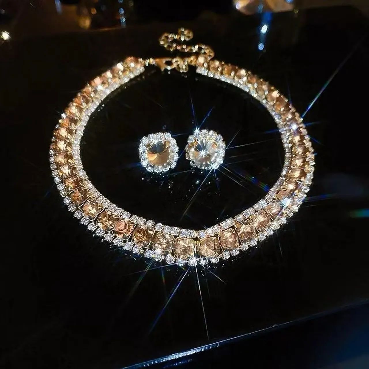 CONJUNTO COLAR E BRINCO DOURADO