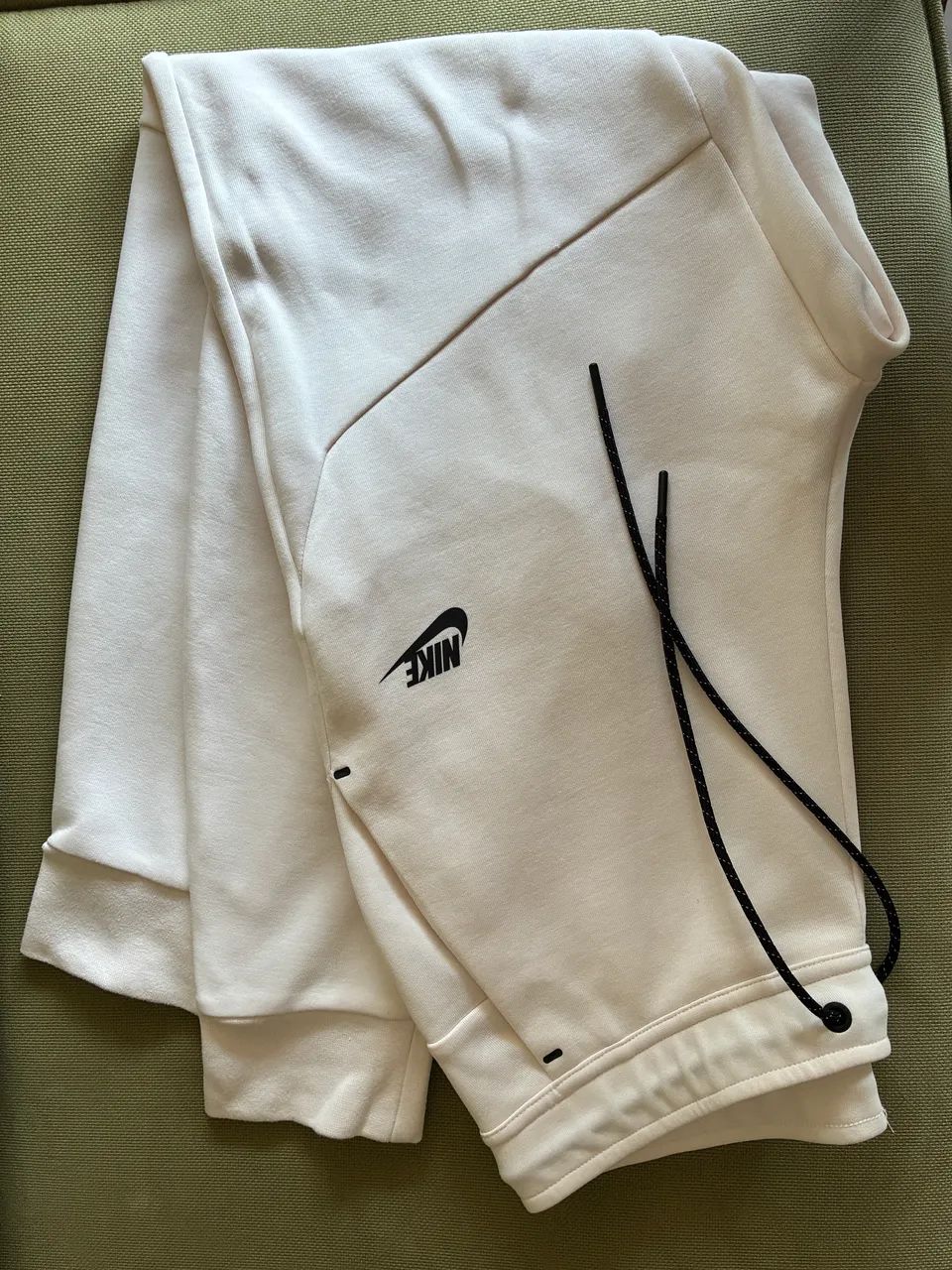 Calça Nike Tech-fleece creme