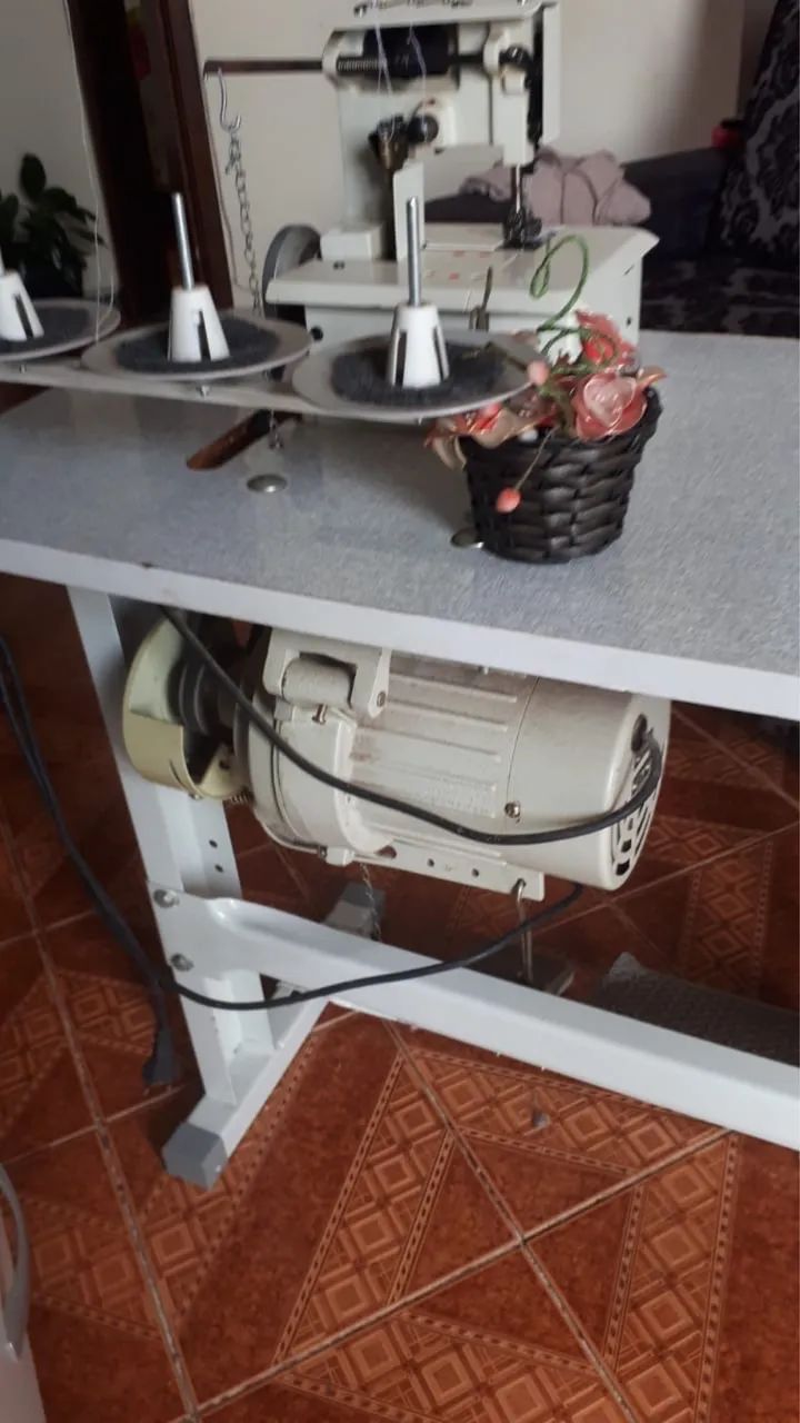 Vendo máquina de costura debrum Bracob   - Foto 3