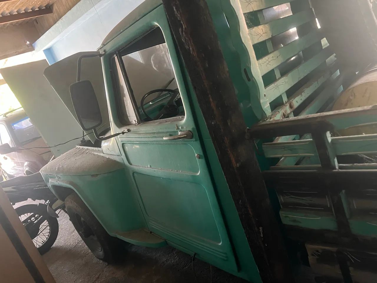 Ford F-75 4X4 2.3 1975