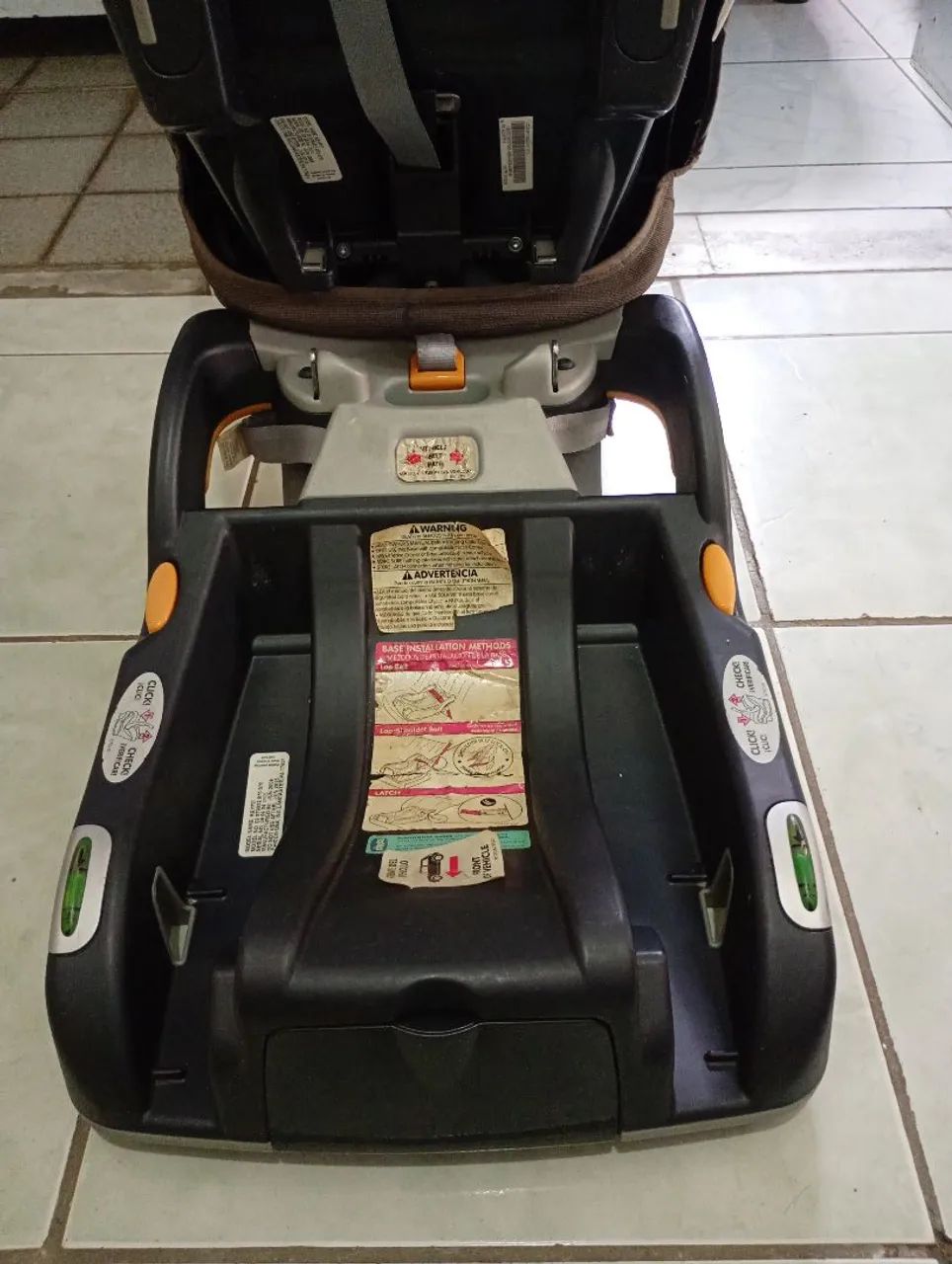 Cadeirinha de bebê para carro.