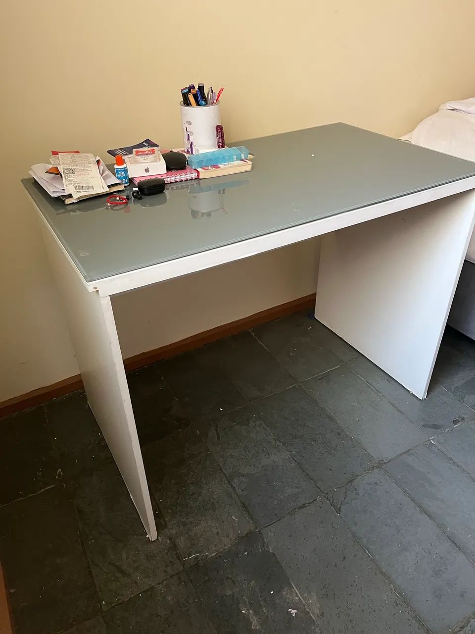 Mesa com tampo de vidro 