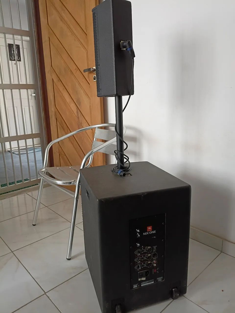 Vendo caixa de som JBL SEMI NOVA - Foto 2