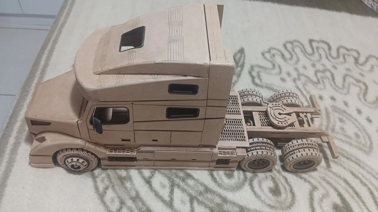 Caminhão MDF miniatura escala 1 14 - Foto 3