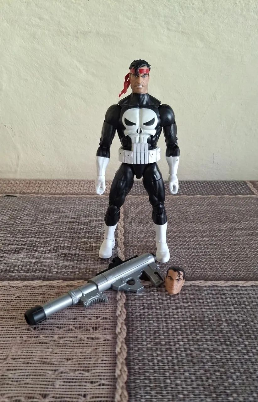 Marvel Legends Punisher Retro Justiceiro Hasbro Vintage - Foto 2