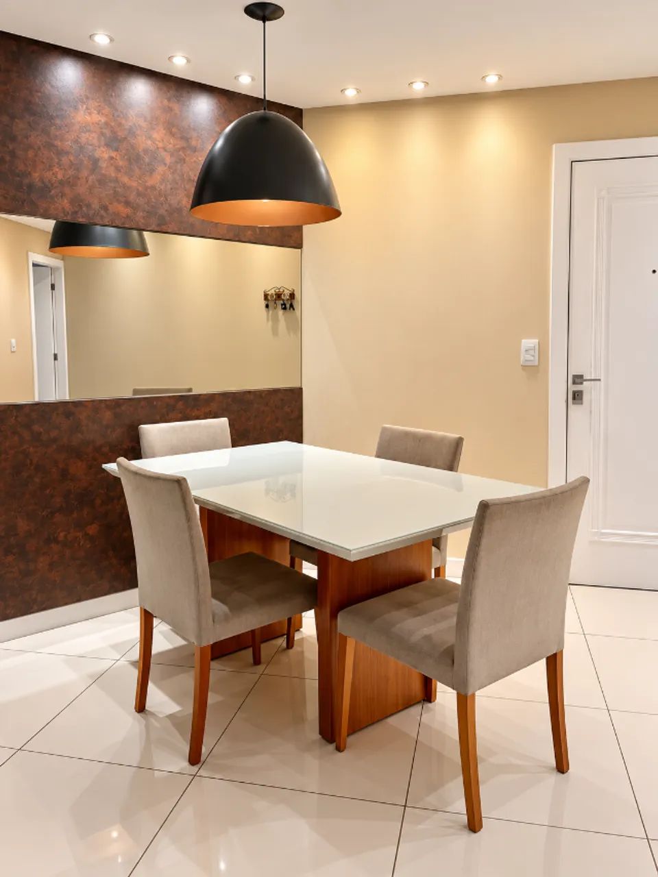 Conjunto de Mesa de Jantar com 4 Cadeiras Estofadas - Foto 3