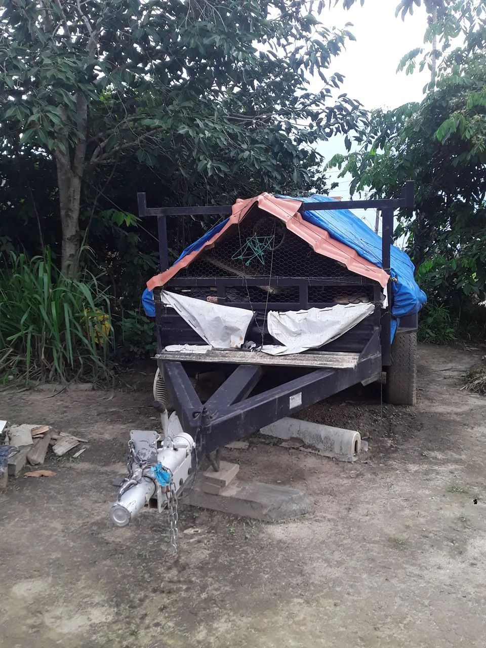 Carreta reboque 2toneladas 10.500,00.baixou o preço pra vender logo. 