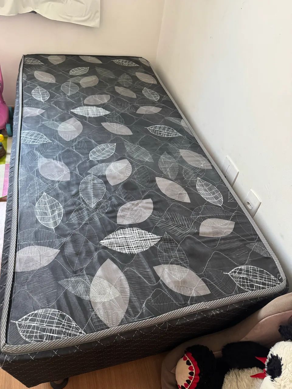 Vendo cama box solteiro 