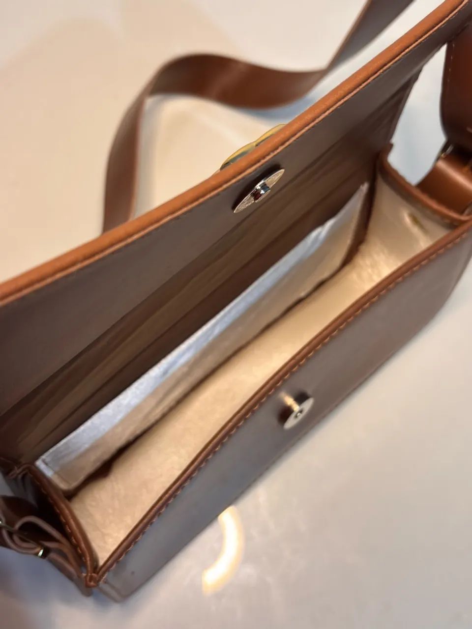 Linda bolsa marrom transversal NOVA - Foto 3
