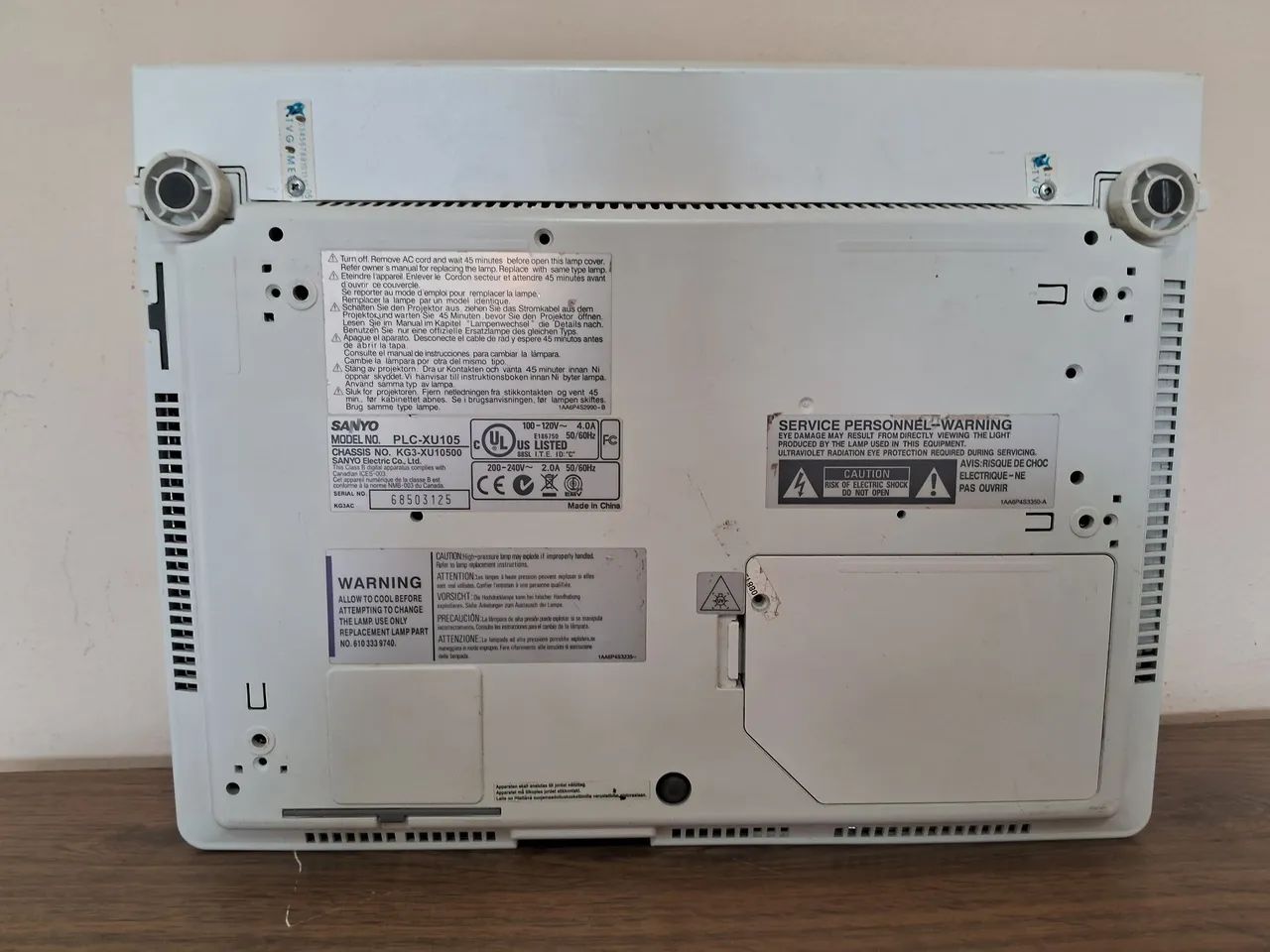 Projetor  Sanyo  XU105  - Foto 4