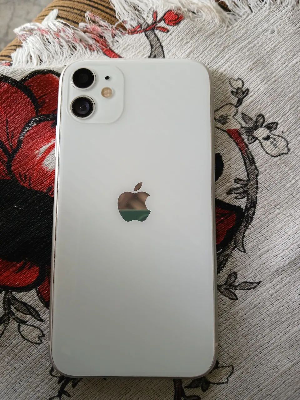 Vende_se iPhone 11 original sem marca de uso contato *51