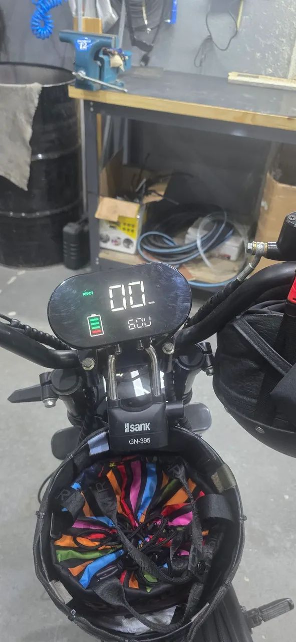 Scooter X12 Preta e Branca  - Foto 5